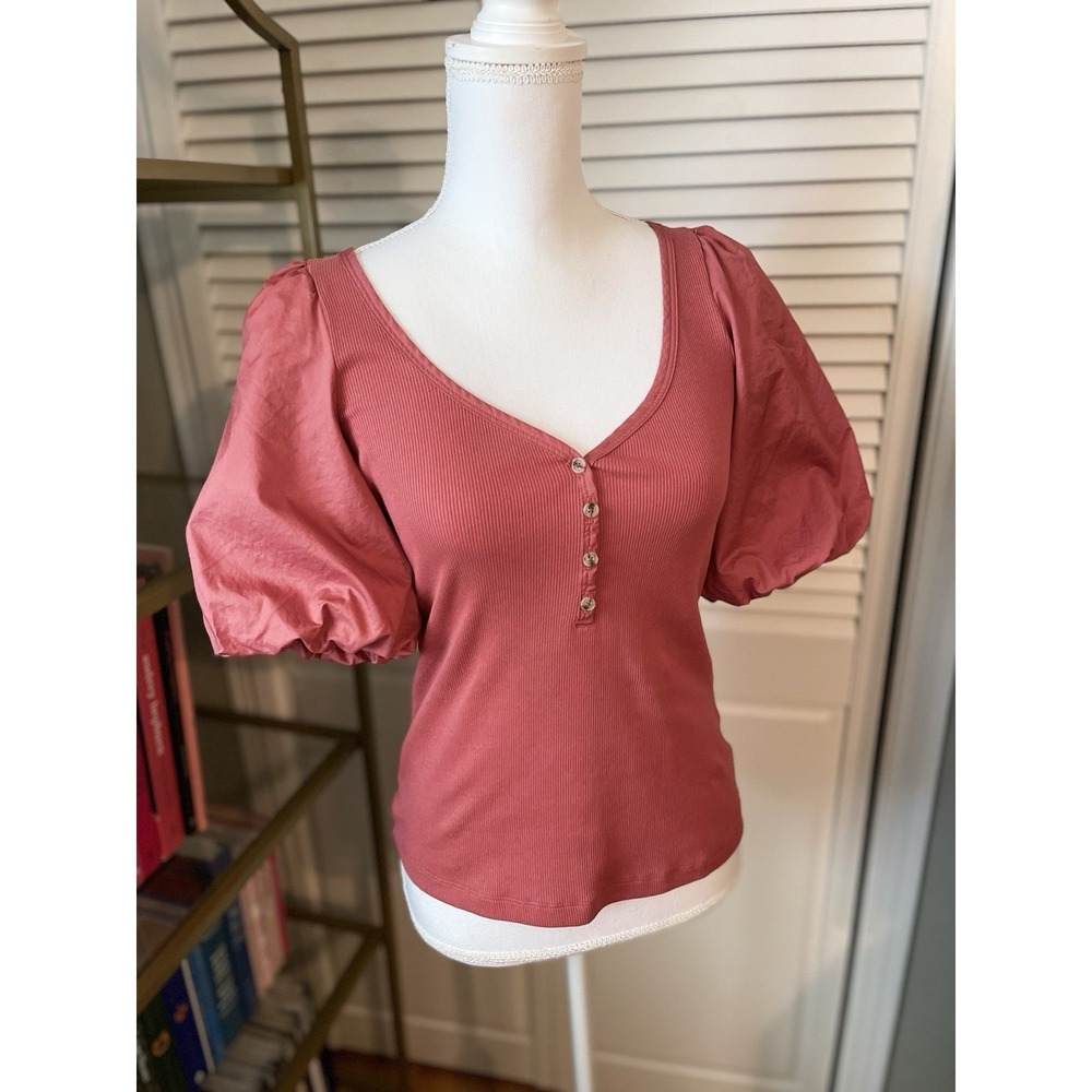 Old navy Women's Short Sleeve V‎ Neck Top Ribbed Rose Puff Sleeve Medium